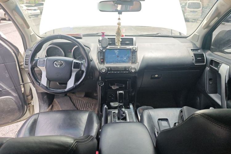 Used Toyota Prado 2016 2.7L Automatic Standard Edition Center Console
