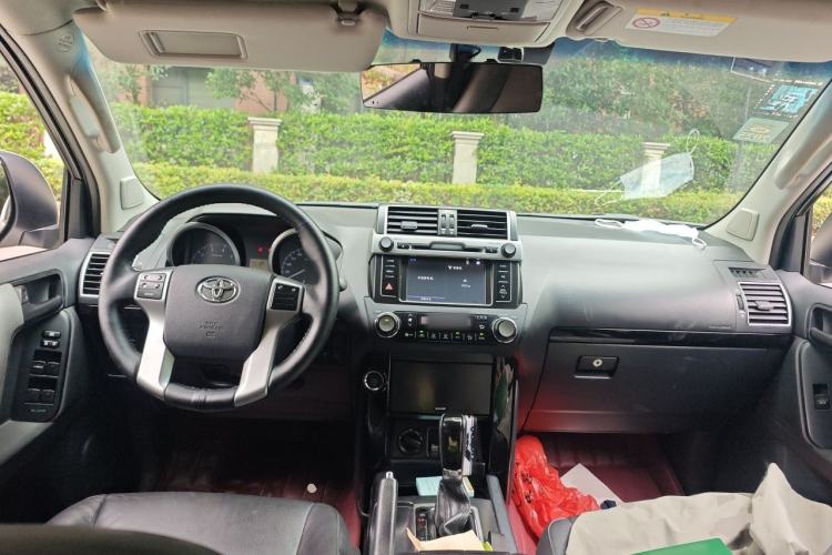 Used Toyota Prado 2016 2.7L Automatic Standard Edition Center Console