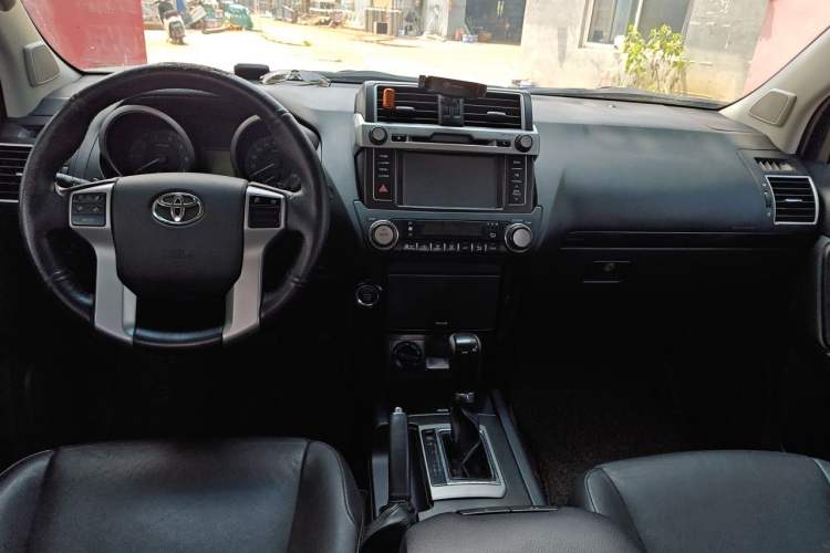 Used Toyota Prado 2016 2.7L Automatic Standard Edition Center Console