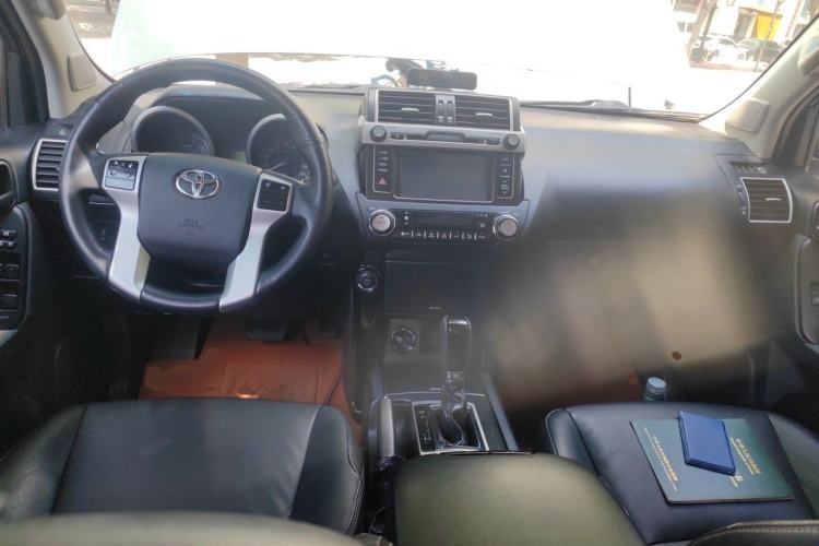 Used Toyota Prado 2016 2.7L Automatic Standard Edition Center Console