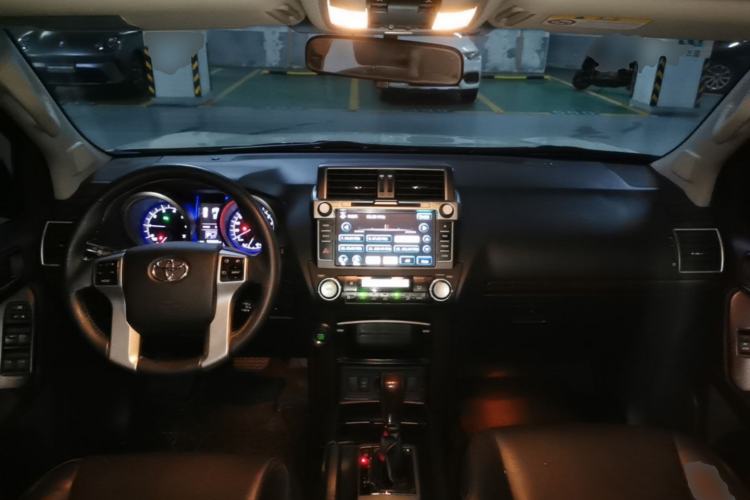 Used Toyota Prado 2016 3.5L Automatic TX-L Center Console