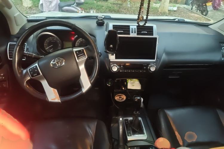 Used Toyota Prado 2016 2.7L Automatic Standard Edition Center Console
