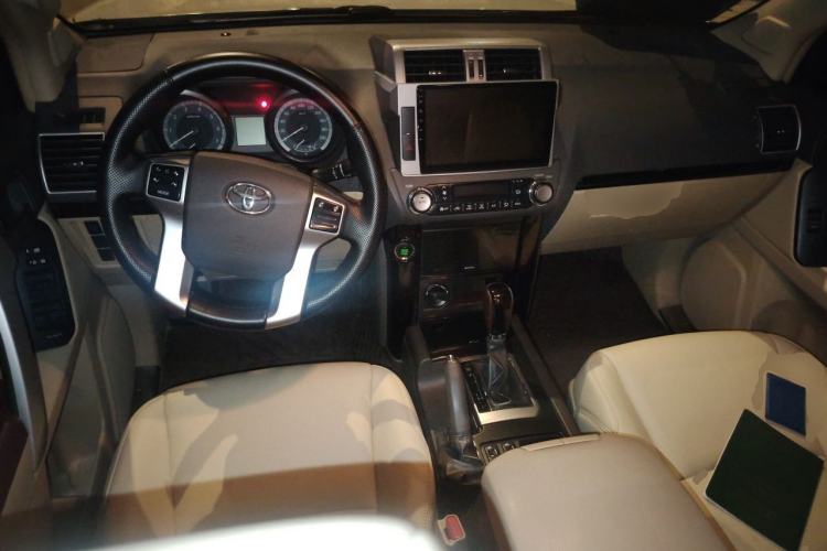 Used Toyota Prado 2016 2.7L Automatic Standard Edition Center Console