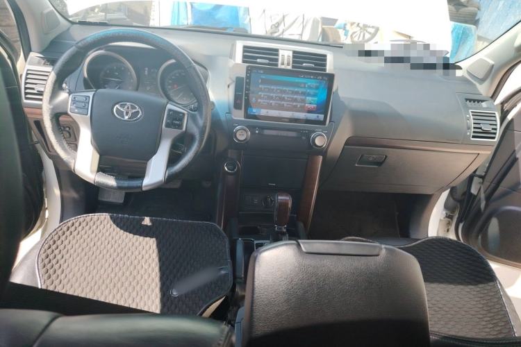 Used Toyota Prado 2016 3.5L Automatic TX-L Center Console