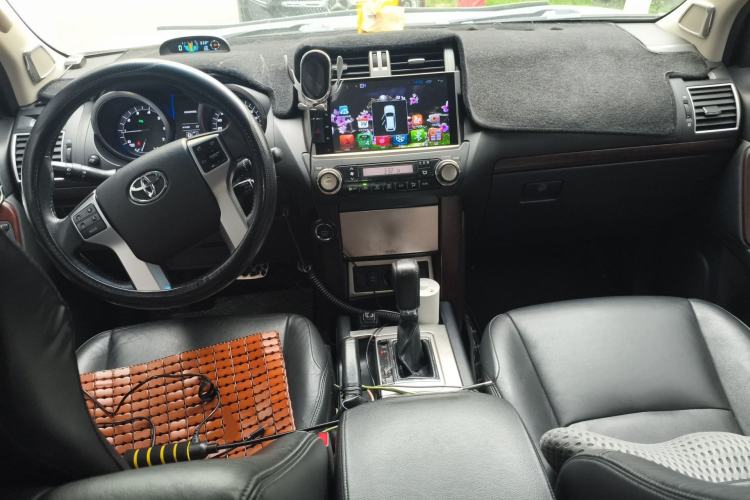 Used Toyota Prado 2016 3.5L Automatic TX-L Center Console