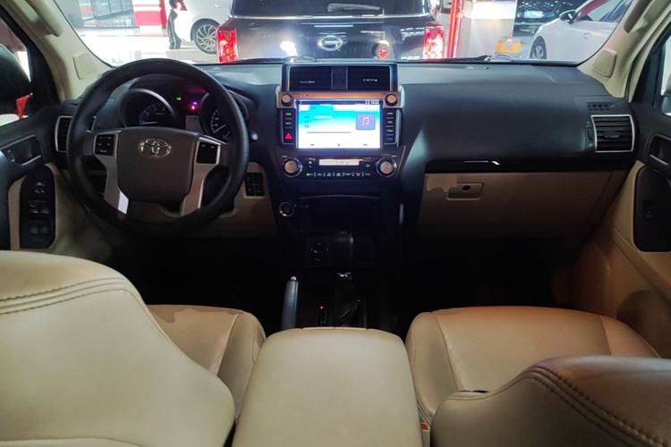 Used Toyota Prado 2016 2.7L Automatic Standard Edition Center Console