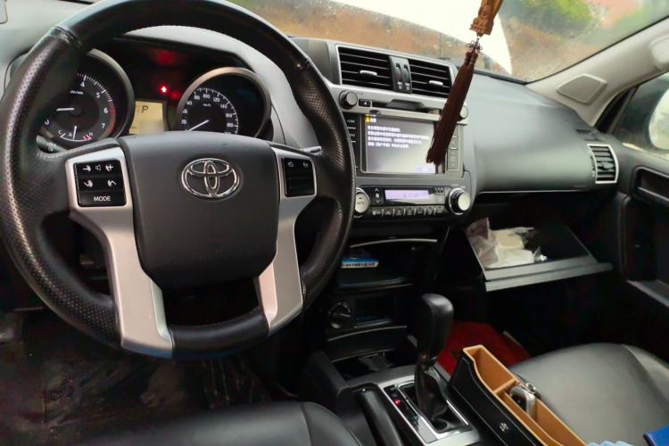 Used Toyota Prado 2016 2.7L Automatic Standard Edition Center Console