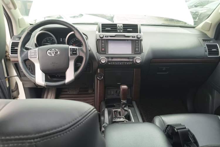 Used Toyota Prado 2016 3.5L Automatic TX-L Center Console