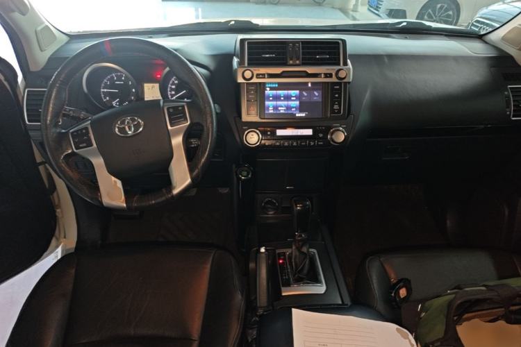 Used Toyota Prado 2016 2.7L Automatic Standard Edition Center Console