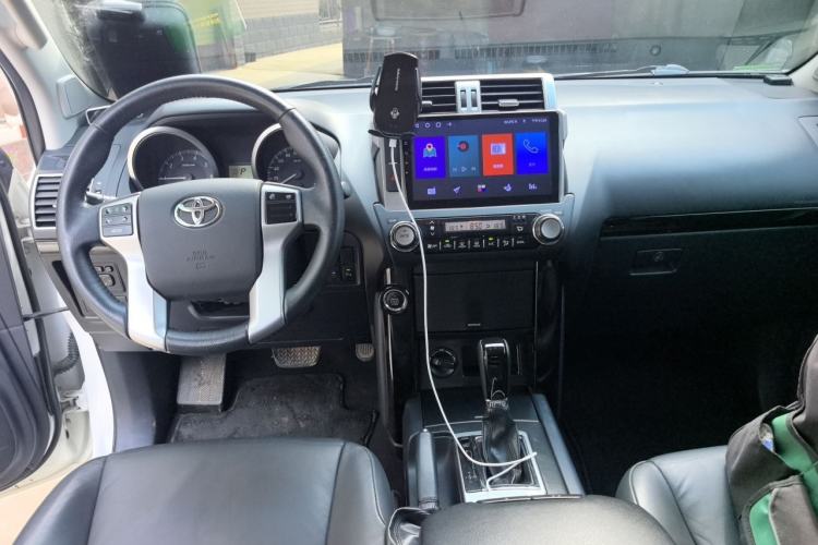 Used Toyota Prado 2016 2.7L Automatic Standard Edition Center Console