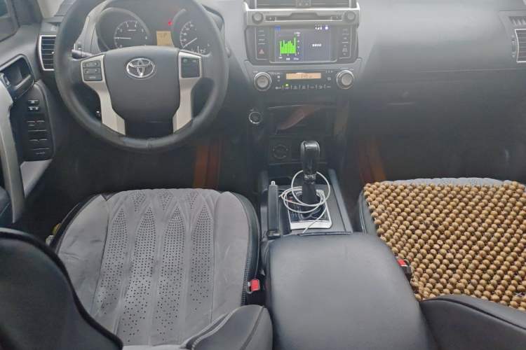 Used Toyota Prado 2016 2.7L Automatic Standard Edition Center Console