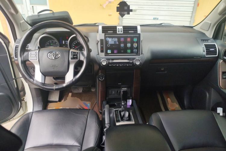 Used Toyota Prado 2016 3.5L Automatic TX-L Center Console