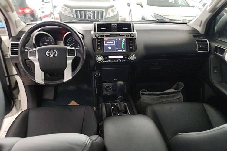 Used Toyota Prado 2016 2.7L Automatic Luxury Edition Center Console