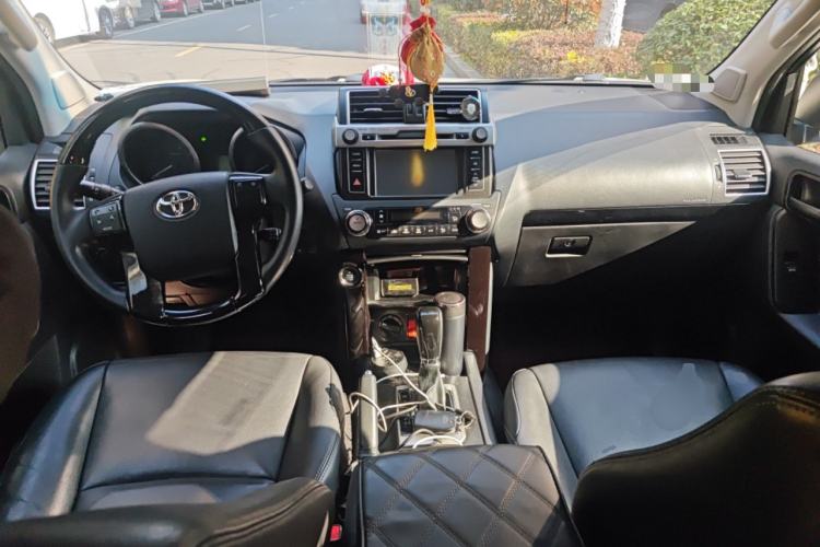 Used Toyota Prado 2016 2.7L Automatic Standard Edition Center Console