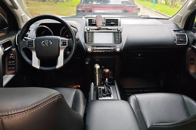 Used Toyota Prado 2016 3.5L Automatic TX-L Center Console