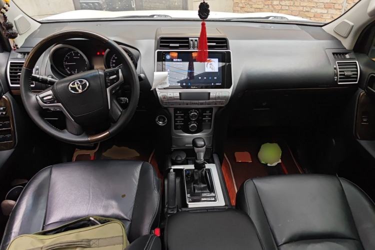 Used Toyota Prado 2016 2.7L Automatic Standard Edition Center Console