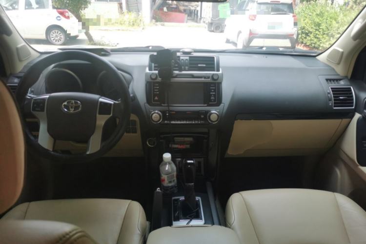 Used Toyota Prado 2016 2.7L Automatic Standard Edition Center Console