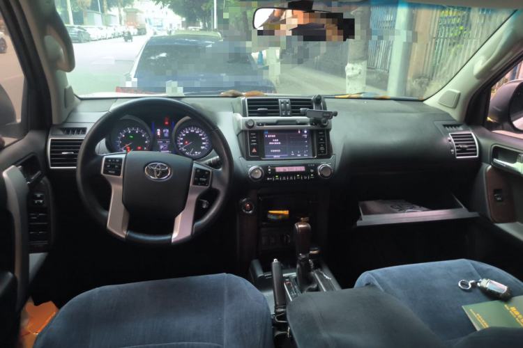 Used Toyota Prado 2016 3.5L Automatic TX-L Center Console