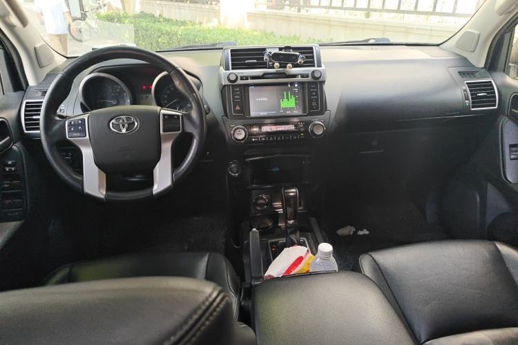 Used Toyota Prado 2016 2.7L Automatic Standard Edition Center Console