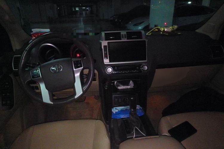 Used Toyota Prado 2016 3.5L Automatic TX-L Center Console