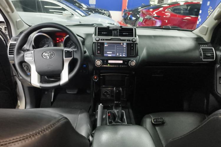 Used Toyota Prado 2016 2.7L Automatic Standard Edition Center Console