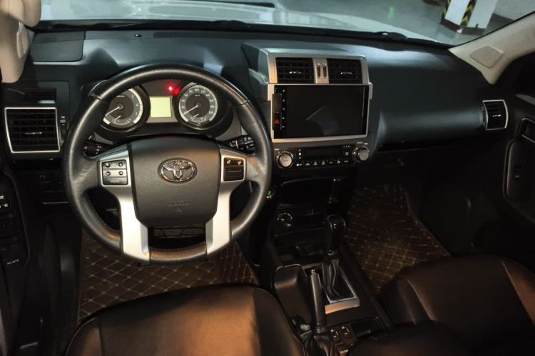 Used Toyota Prado 2016 2.7L Automatic Standard Edition Center Console