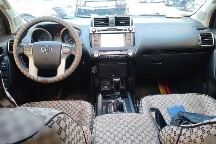 Used Toyota Prado 2016 2.7L Automatic Standard Edition Center Console