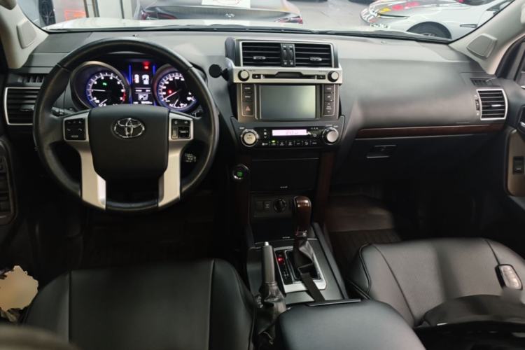 Used Toyota Prado 2016 3.5L Automatic TX-L Center Console