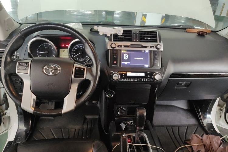 Used Toyota Prado 2016 2.7L Automatic Standard Edition Center Console