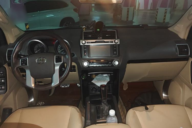 Used Toyota Prado 2016 2.7L Automatic Standard Edition Center Console
