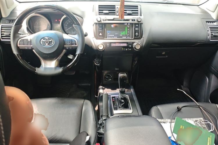 Used Toyota Prado 2016 2.7L Automatic Standard Edition Center Console