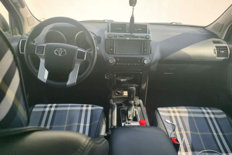 Used Toyota Prado 2016 2.7L Automatic Standard Edition Center Console