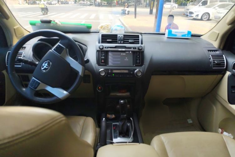 Used Toyota Prado 2016 2.7L Automatic Standard Edition Center Console