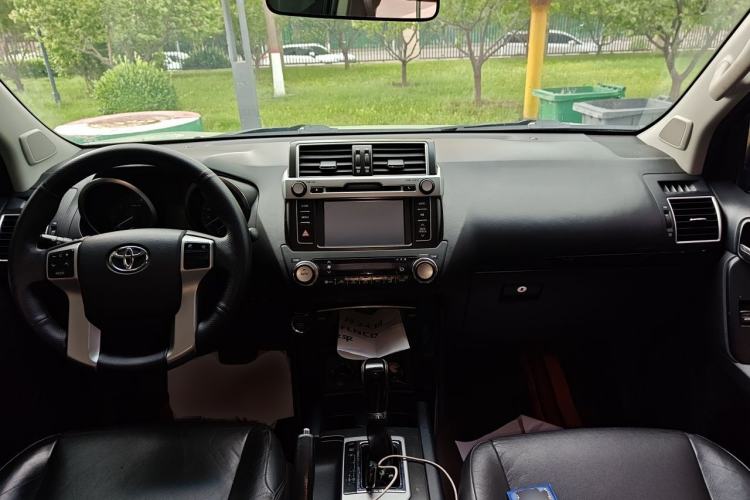 Used Toyota Prado 2016 2.7L Automatic Standard Edition Center Console