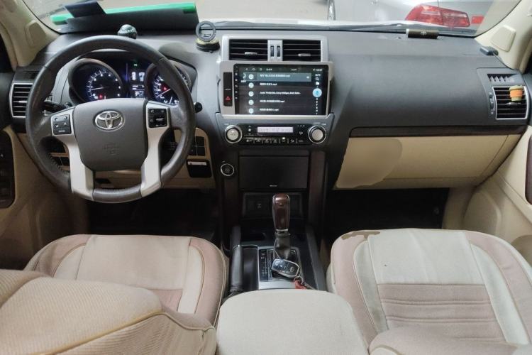 Used Toyota Prado 2016 3.5L Automatic TX-L Center Console