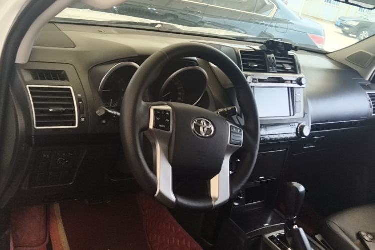Used Toyota Prado 2016 2.7L Automatic Standard Edition Center Console