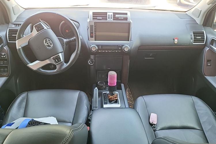 Used Toyota Prado 2016 3.5L Automatic TX-L Center Console