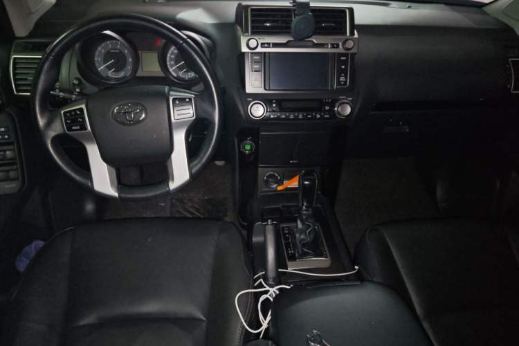Used Toyota Prado 2016 2.7L Automatic Standard Edition Center Console