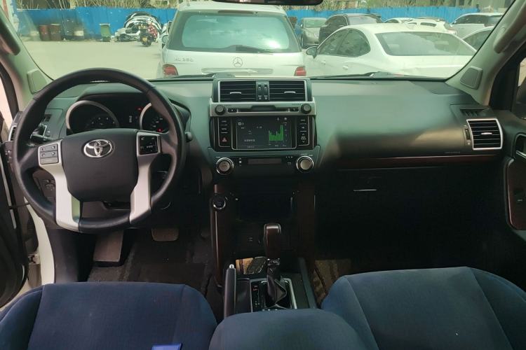Used Toyota Prado 2016 3.5L Automatic TX-L Center Console