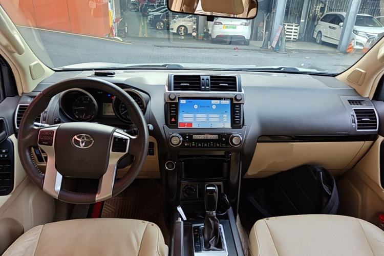 Used Toyota Prado 2016 2.7L Automatic Standard Edition Center Console