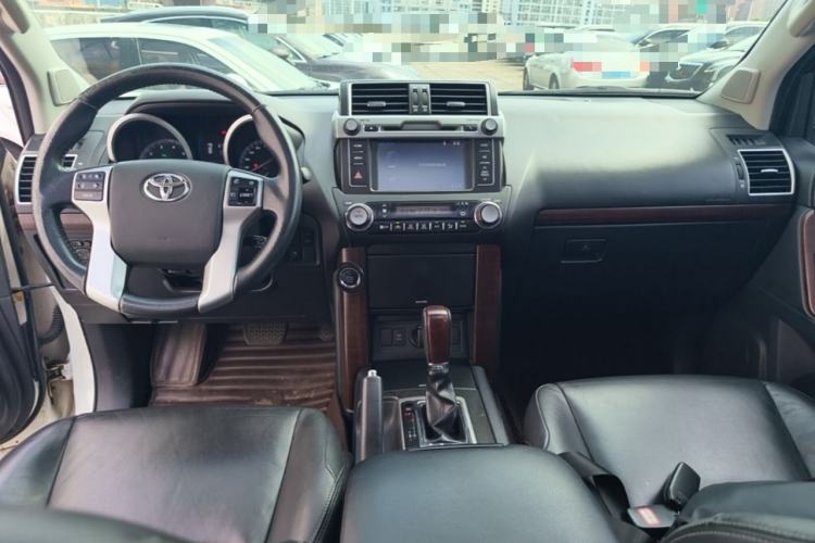 Used Toyota Prado 2016 3.5L Automatic TX-L Center Console