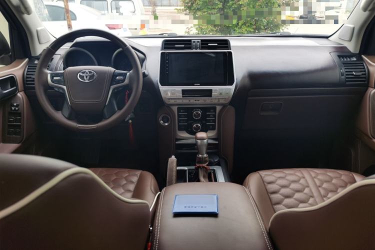 Used Toyota Prado 2016 2.7L Automatic Standard Edition Center Console