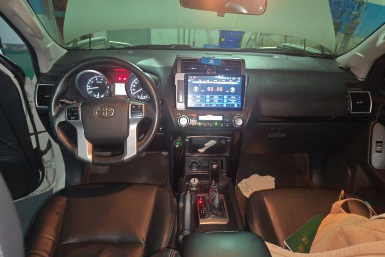 Used Toyota Prado 2016 2.7L Automatic Standard Edition Center Console