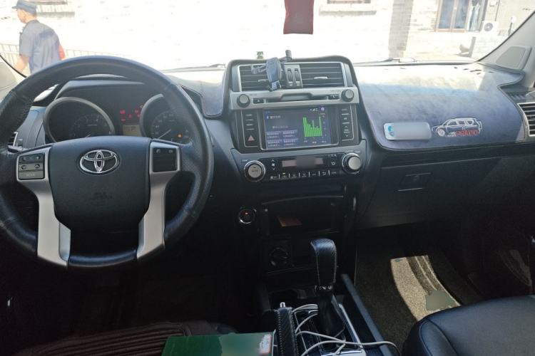 Used Toyota Prado 2016 2.7L Automatic Standard Edition Center Console