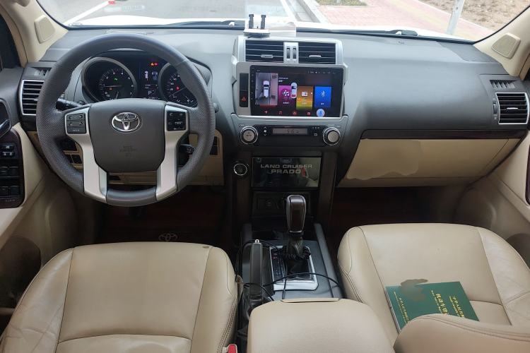 Used Toyota Prado 2016 3.5L Automatic TX-L Center Console