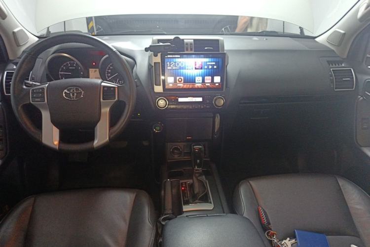 Used Toyota Prado 2016 2.7L Automatic Standard Edition Center Console
