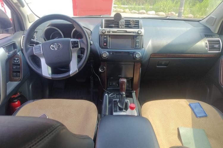 Used Toyota Prado 2016 3.5L Automatic TX-L Center Console