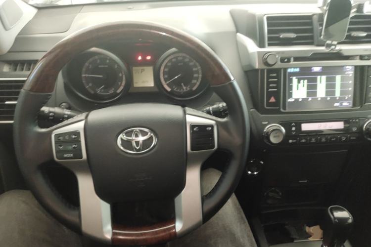 Used Toyota Prado 2016 2.7L Automatic Standard Edition Center Console