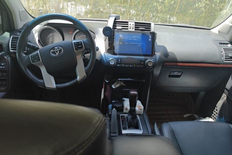 Used Toyota Prado 2016 3.5L Automatic TX-L Center Console