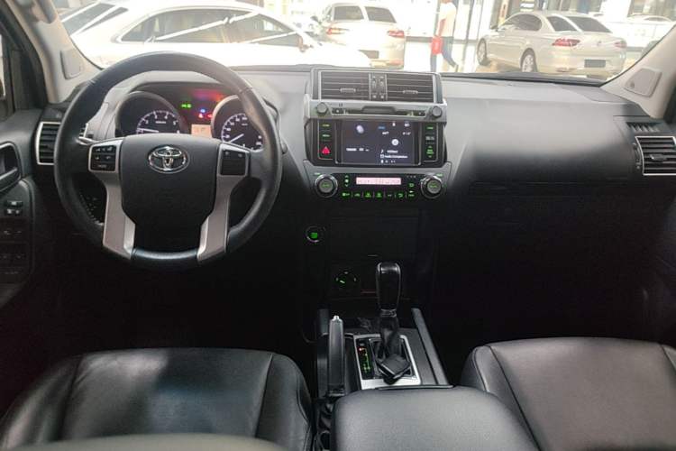 Used Toyota Prado 2016 2.7L Automatic Luxury Edition Center Console